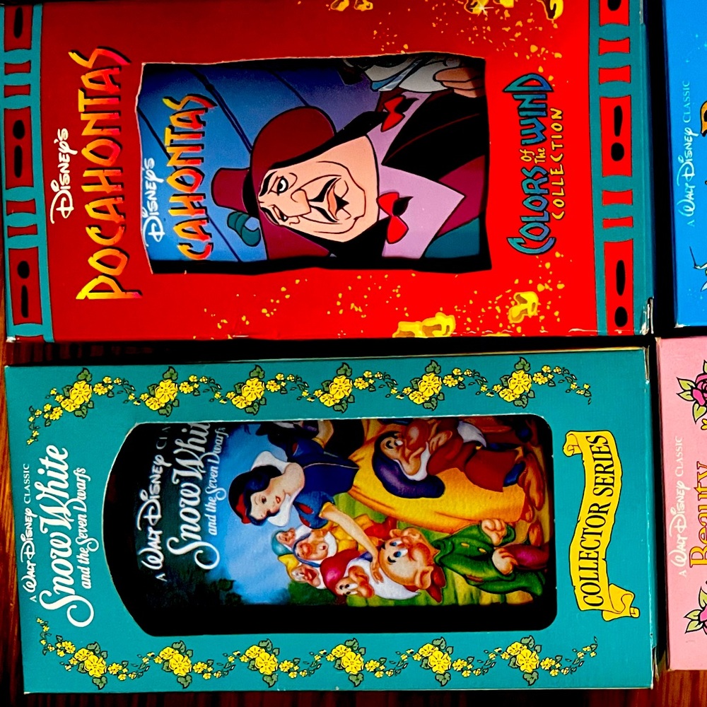 8/8 collector Disney glass cups in original box, never opened.